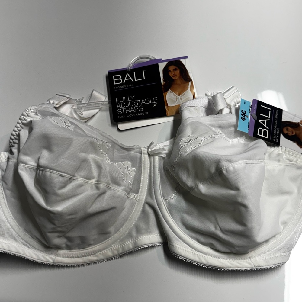Bali Women's Elegant White Full Support Bra